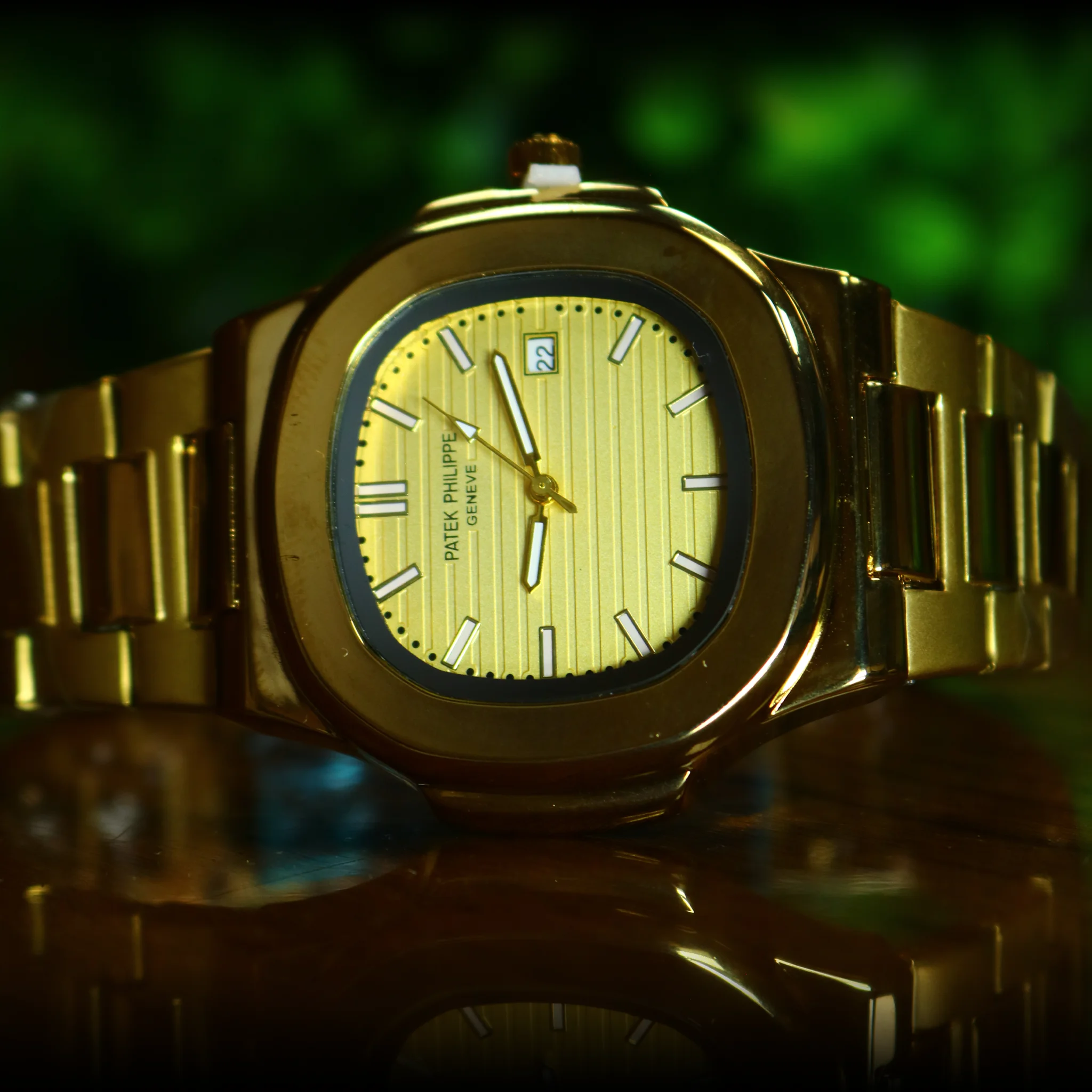 Precision quartz movement side profile