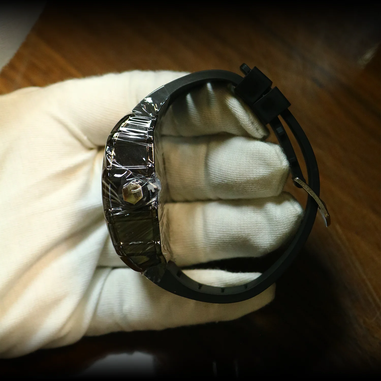 Precision quartz movement side profile