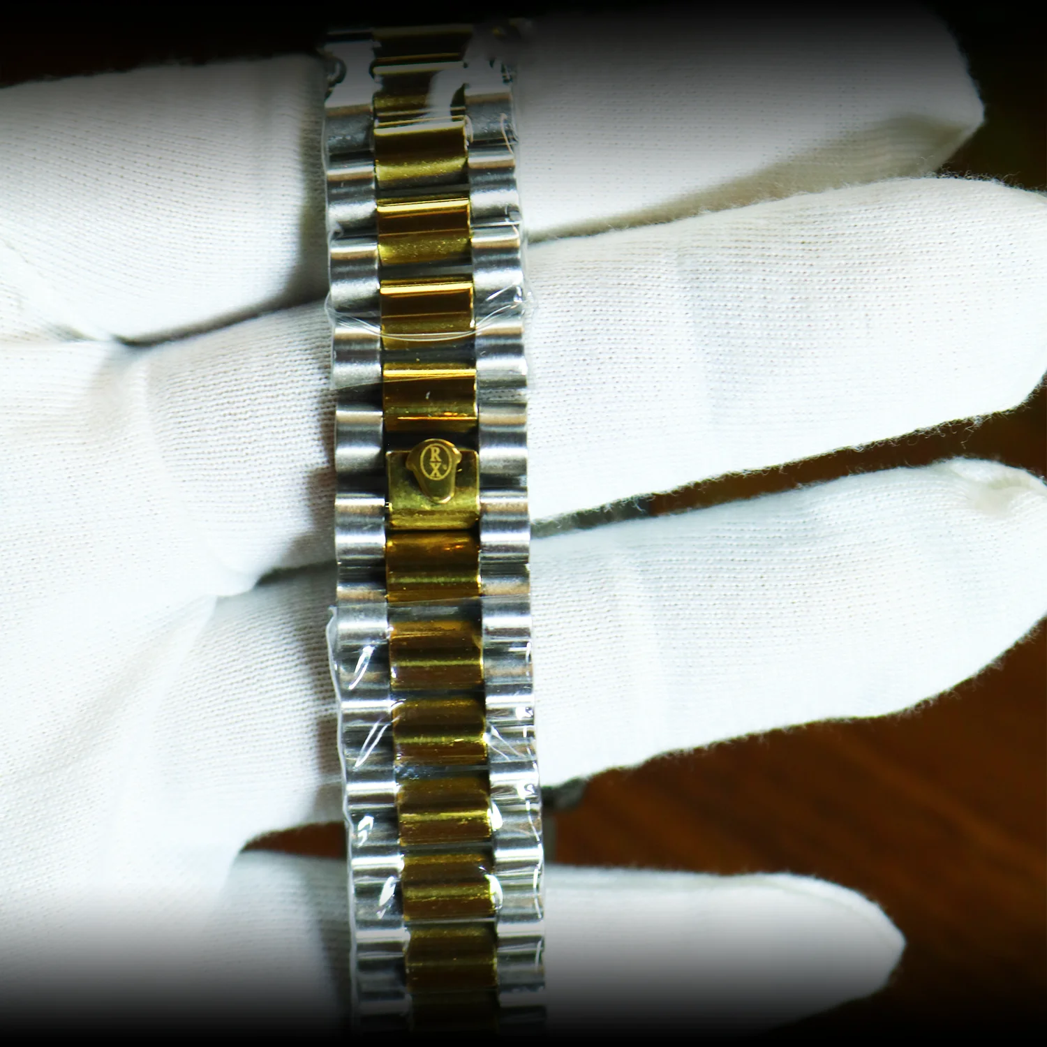 Premium two-tone bracelet strap