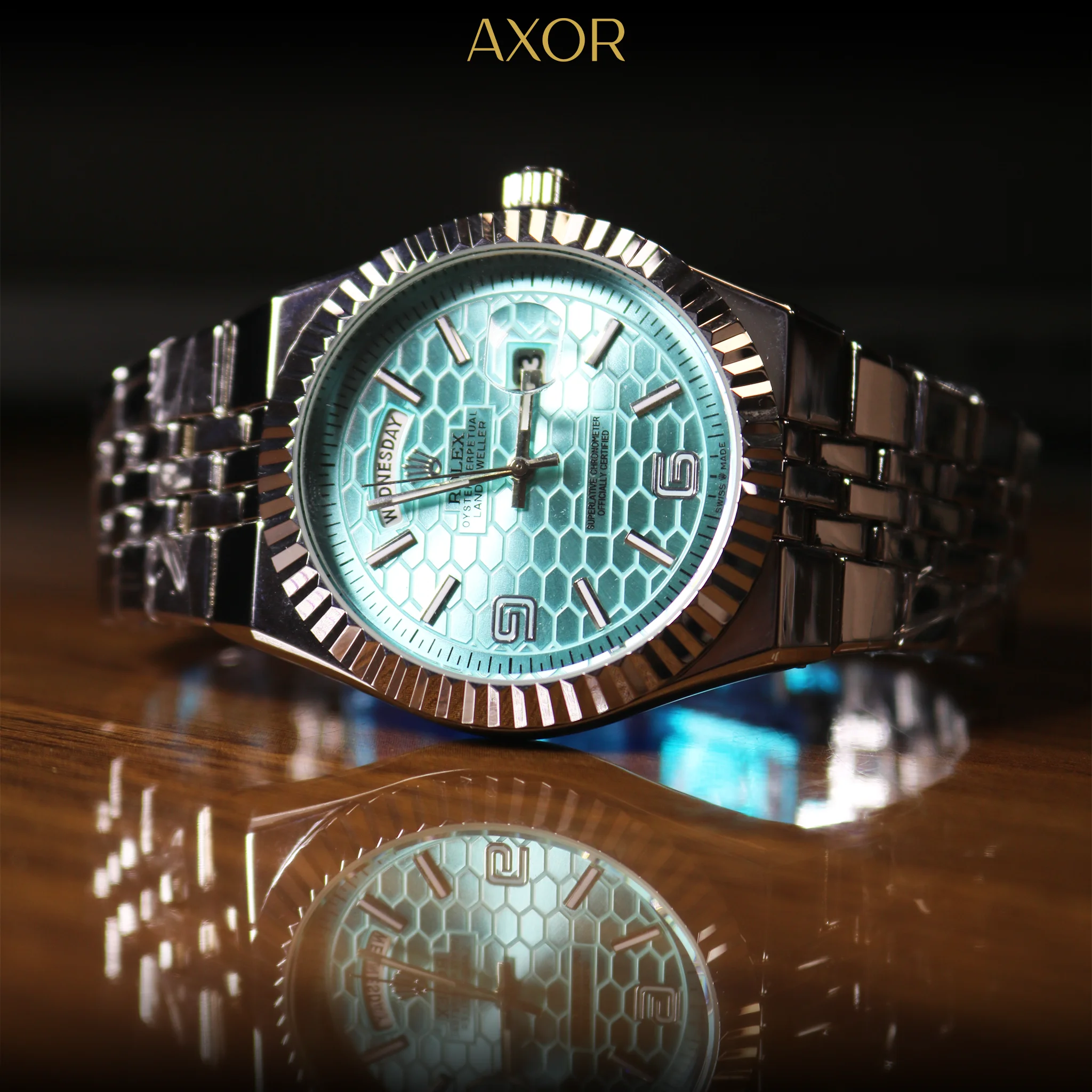 Presidential style side profile with fluted bezel