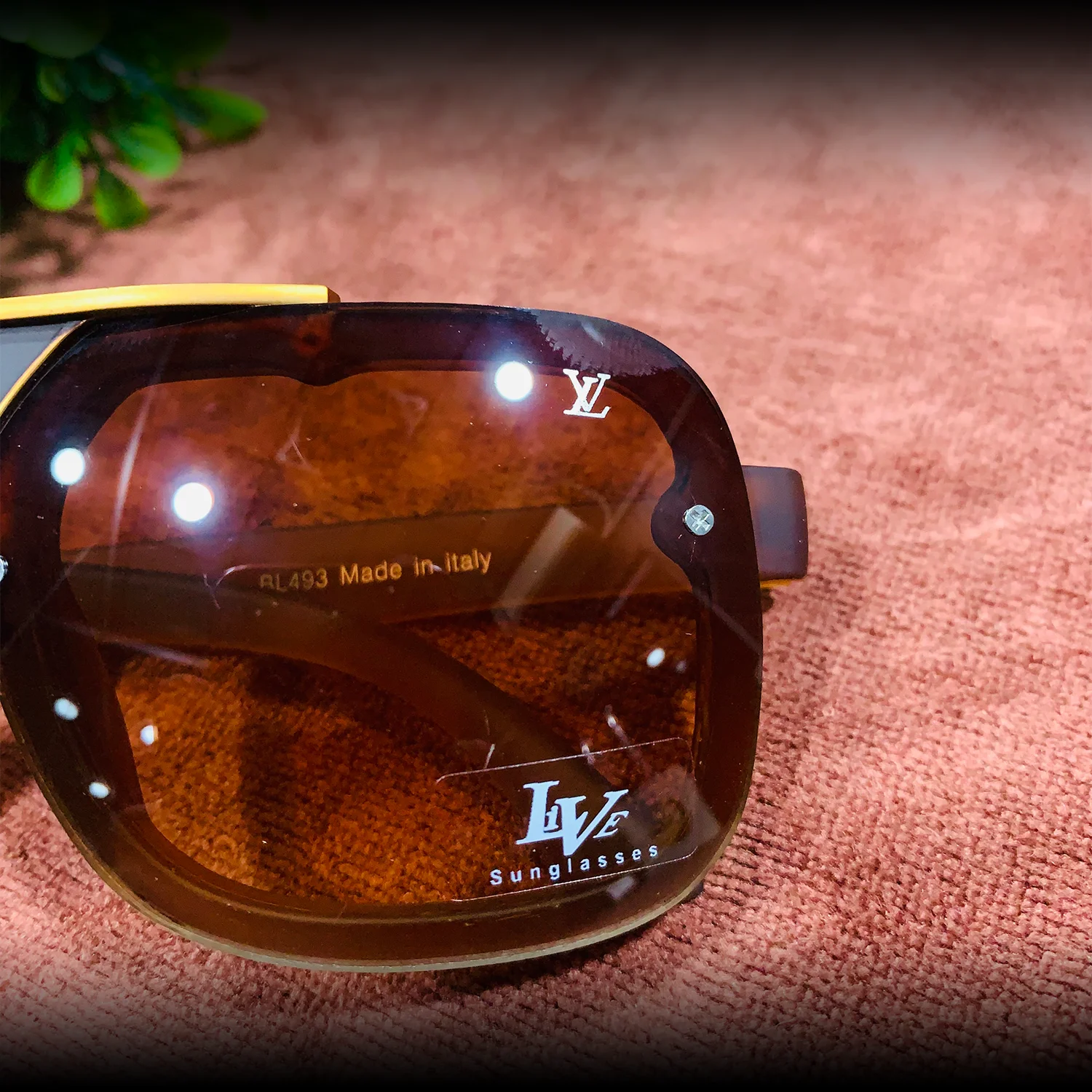 Rich brown lenses detail