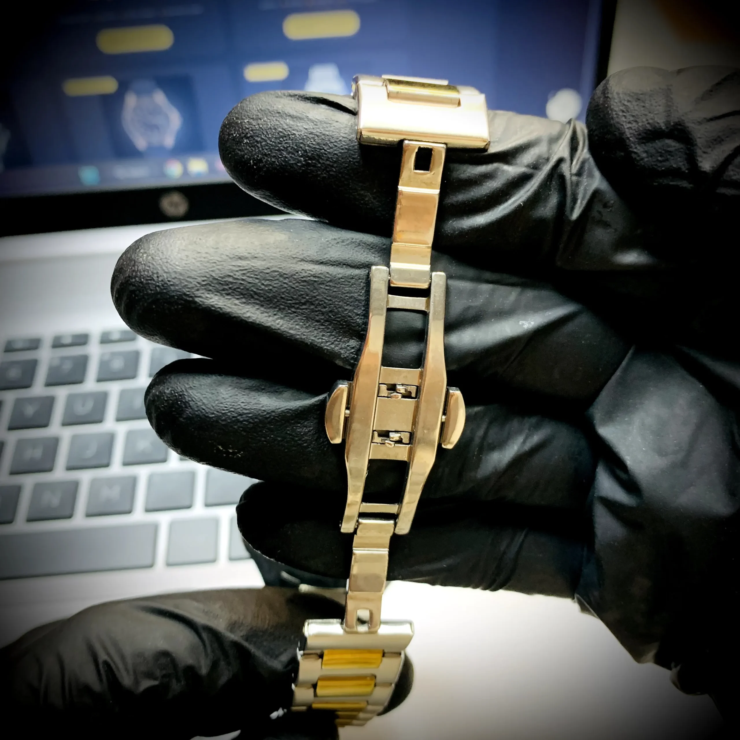 Premium Comfort Strap Detail